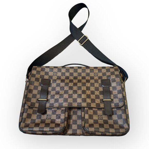 Louis Vuitton Brown and Red Messenger Bag with Iconic Design - Picture 1 of 14